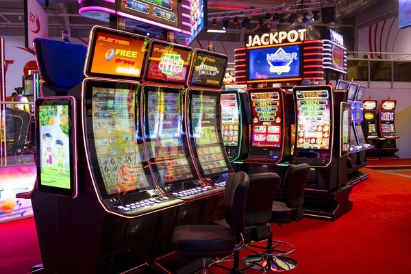 1win indonesia mobile app interface showing slot games and live casino options